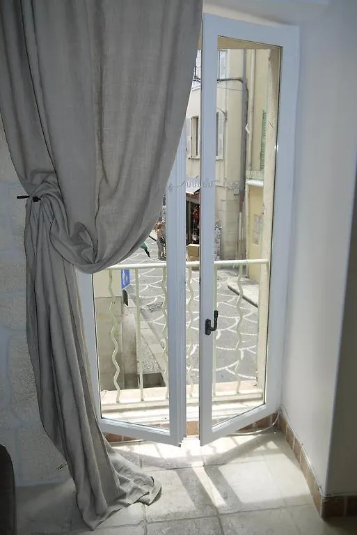 Vieille Ville 1 - Luca'S Apartment, 1 Bedroom, Max 2 Adults And 2 Kids Antibes