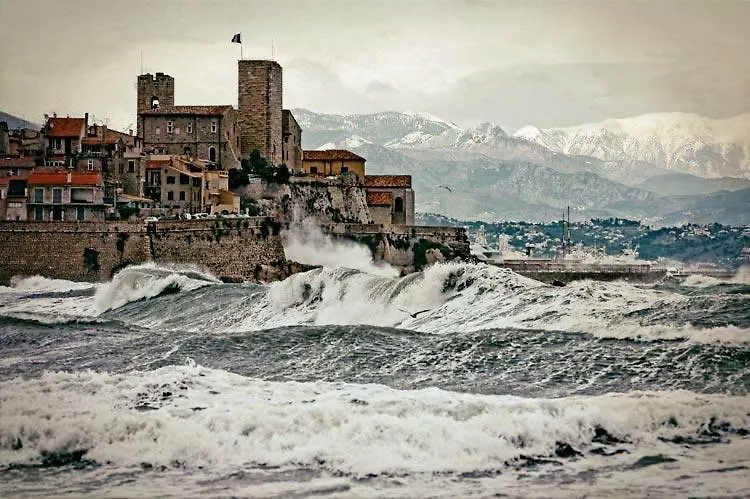 Vieille Ville, 1 bedroom apt, max 2 adults&2 kids Antibes 0*,