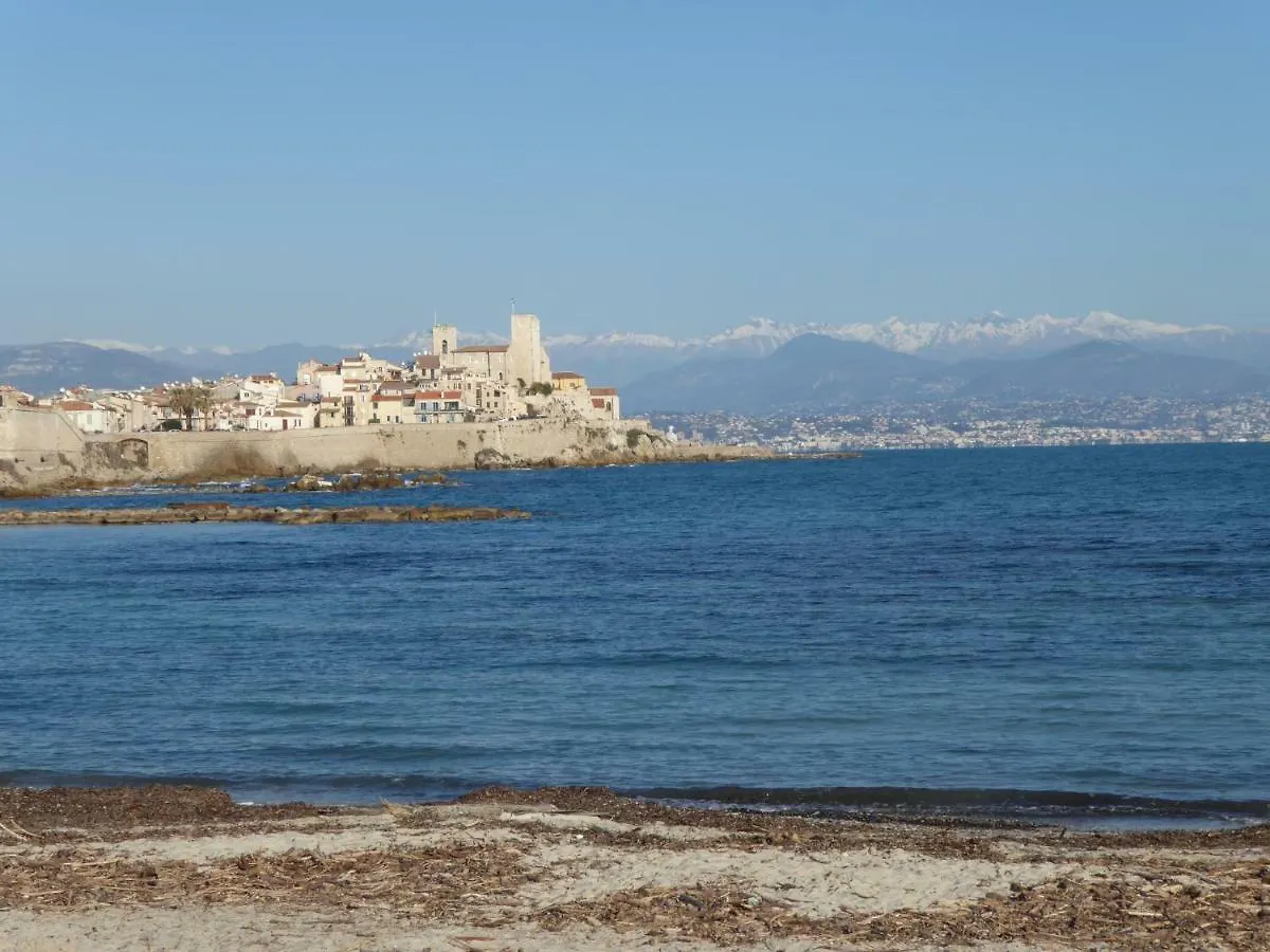 Vieille Ville, 1 bedroom apt, max 2 adults&2 kids Antibes