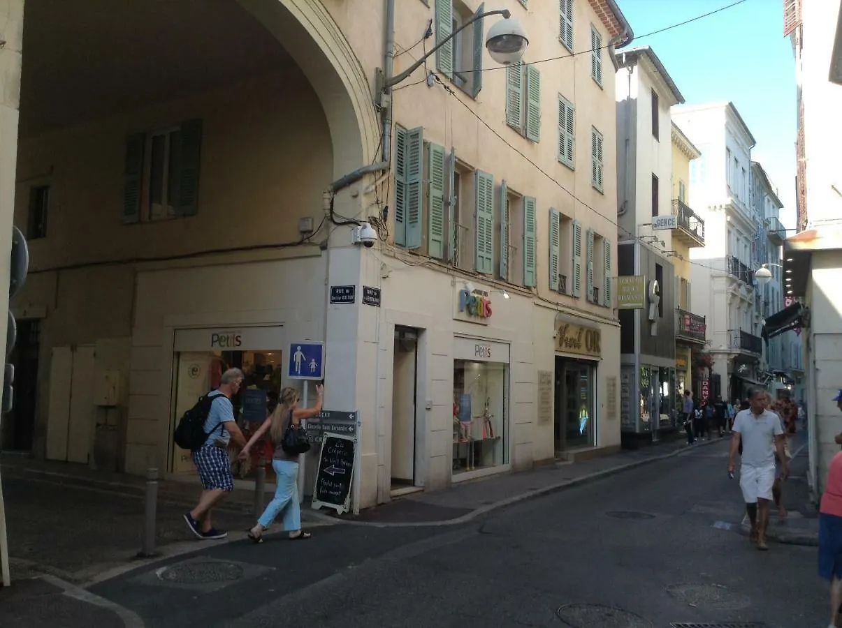 Vieille Ville, 1 bedroom apt, max 2 adults&2 kids Antibes Appartement