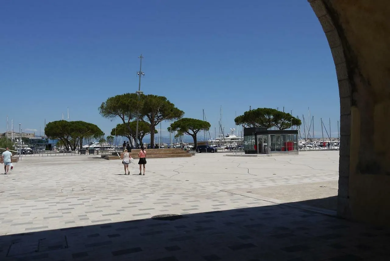 Apartment Vieille Ville 1 - Luca'S Apartment, 1 Bedroom, Max 2 Adults And 2 Kids Antibes France