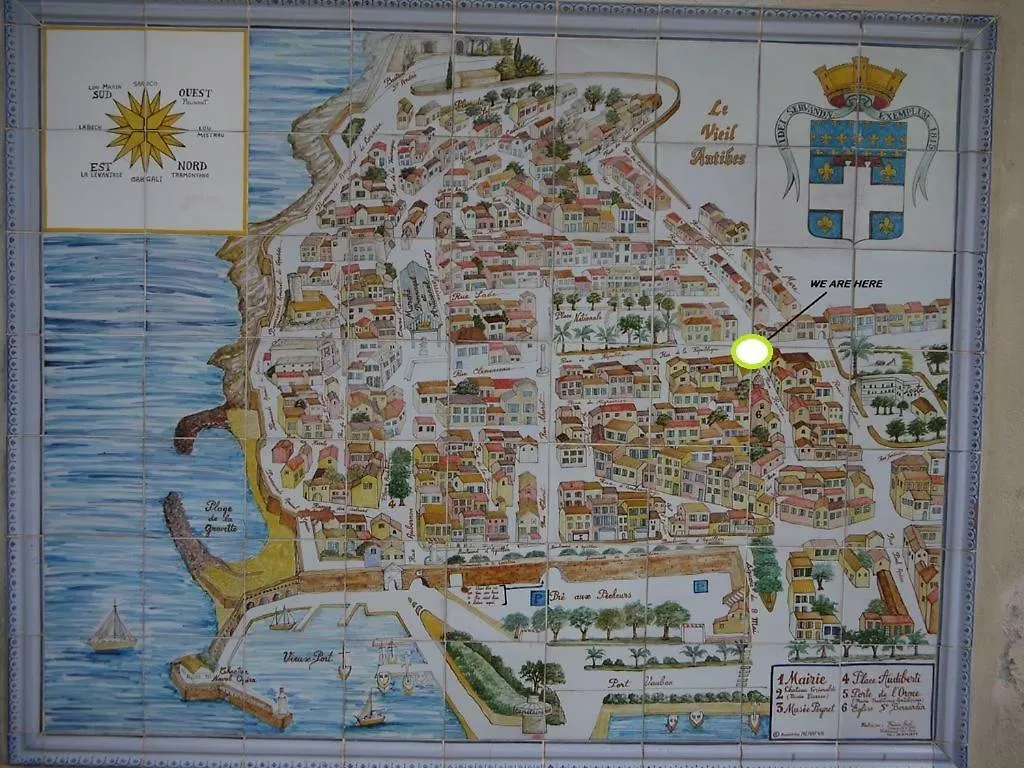 Vieille Ville, 1 bedroom apt, max 2 adults&2 kids Antibes 0*,  France
