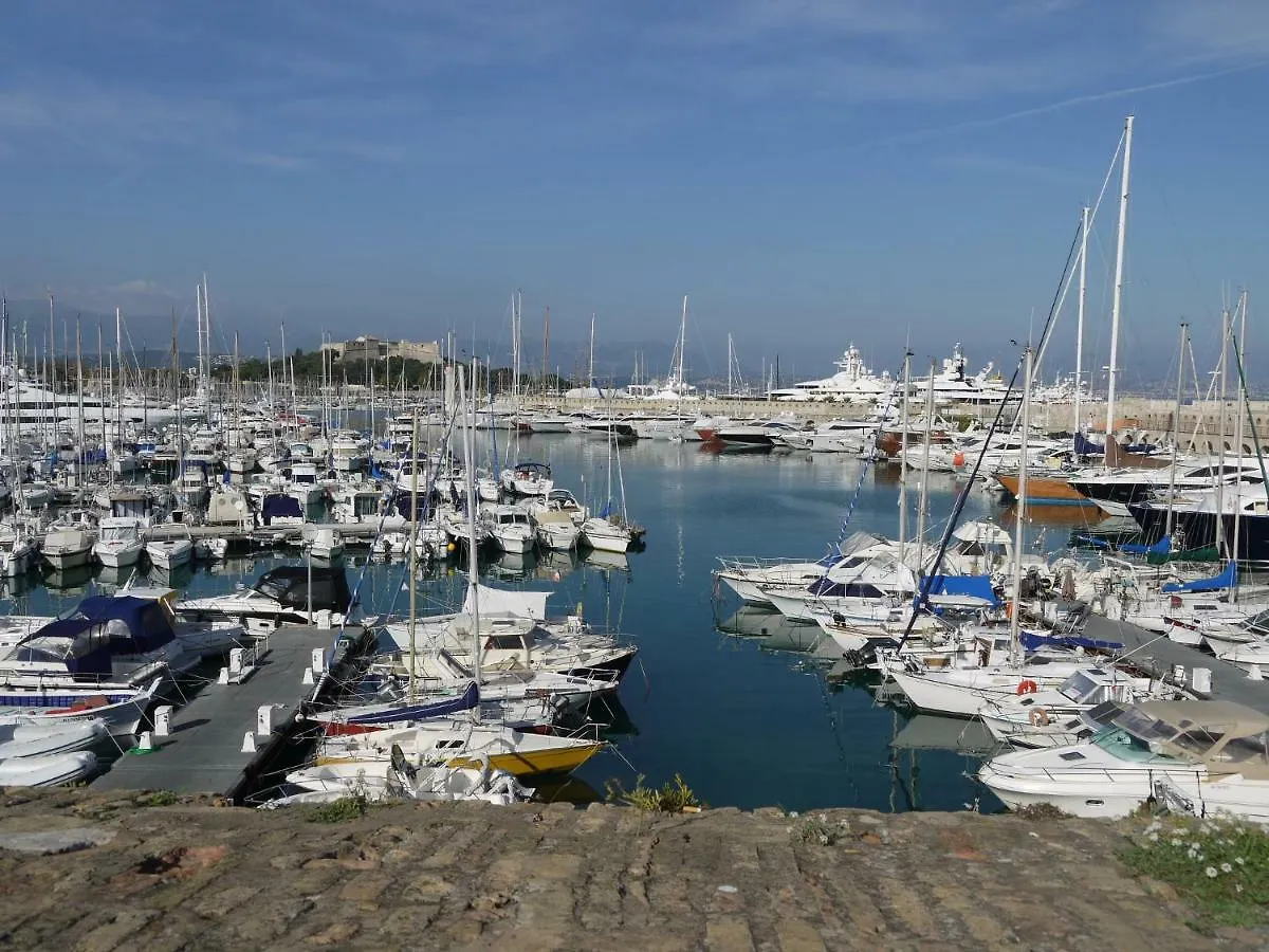 Vieille Ville, 1 bedroom apt, max 2 adults&2 kids Antibes 0*,  France