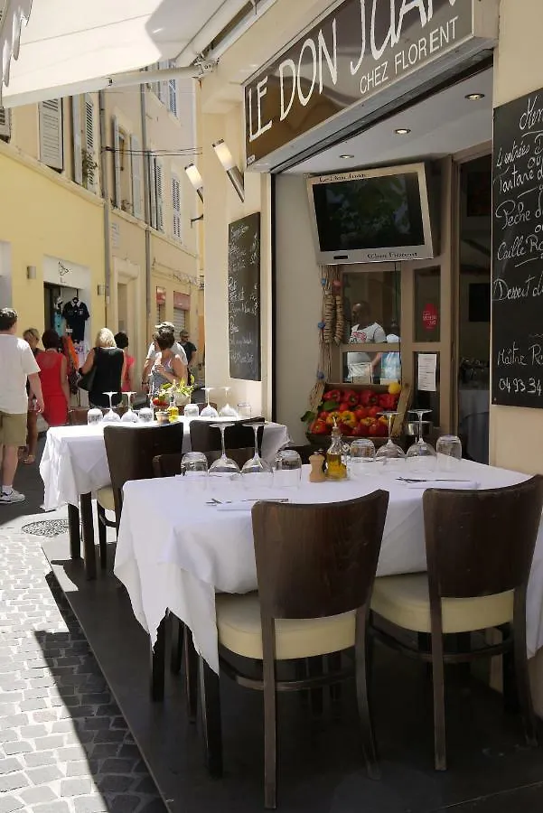 Vieille Ville, 1 bedroom apt, max 2 adults&2 kids Antibes