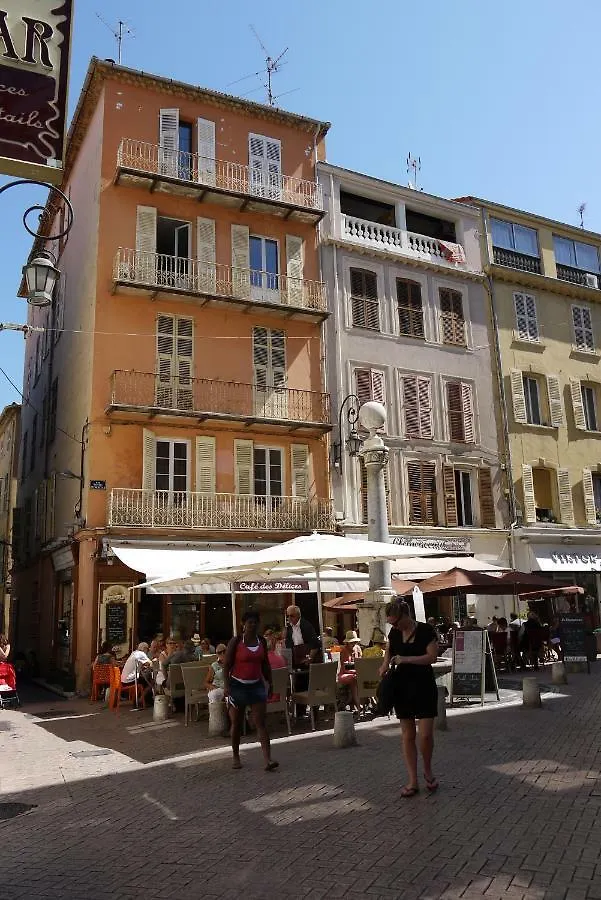 Apartment Vieille Ville 1 - Luca'S Apartment, 1 Bedroom, Max 2 Adults And 2 Kids Antibes