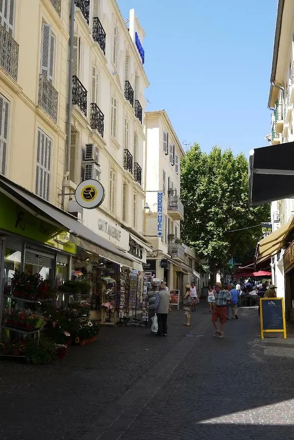 Vieille Ville, 1 bedroom apt, max 2 adults&2 kids Antibes 0*,  France