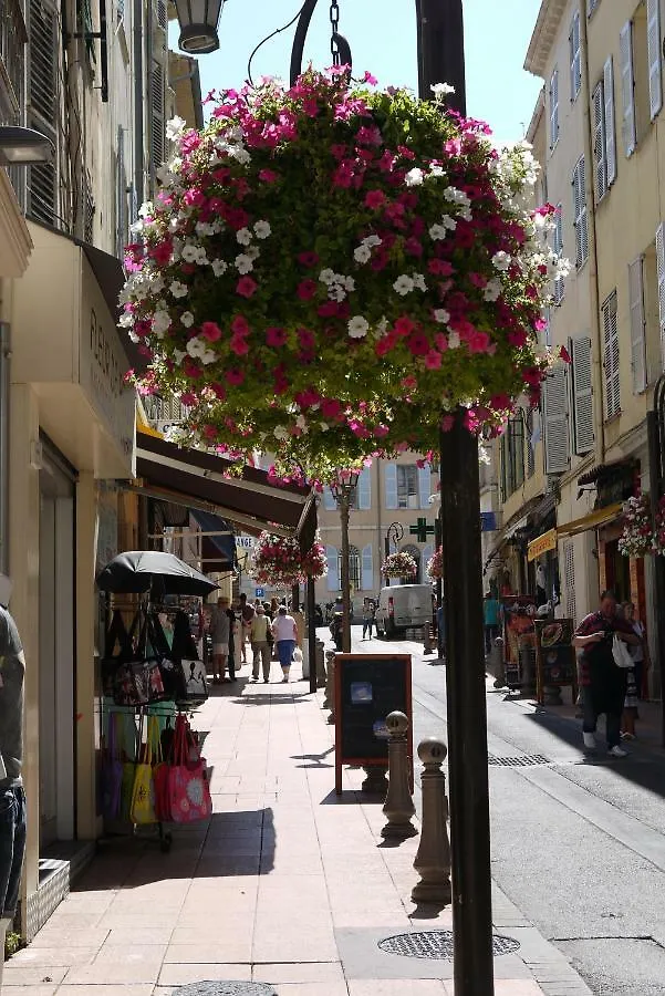 Appartement Vieille Ville, 1 bedroom apt, max 2 adults&2 kids Antibes