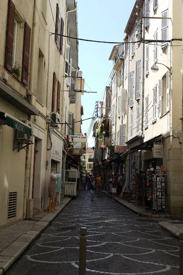 Vieille Ville, 1 bedroom apt, max 2 adults&2 kids Antibes 0*,
