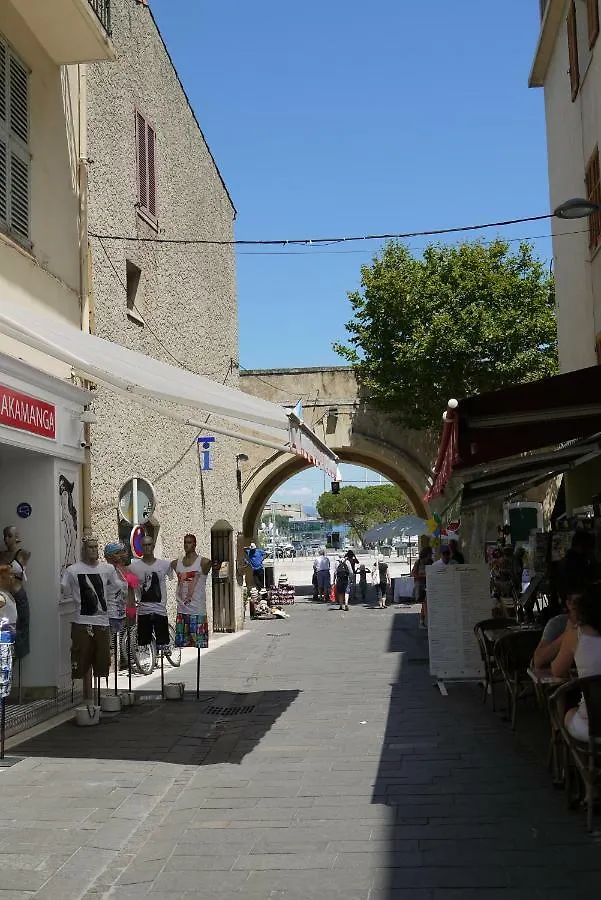 Vieille Ville 1 - Luca'S Apartment, 1 Bedroom, Max 2 Adults And 2 Kids Antibes France