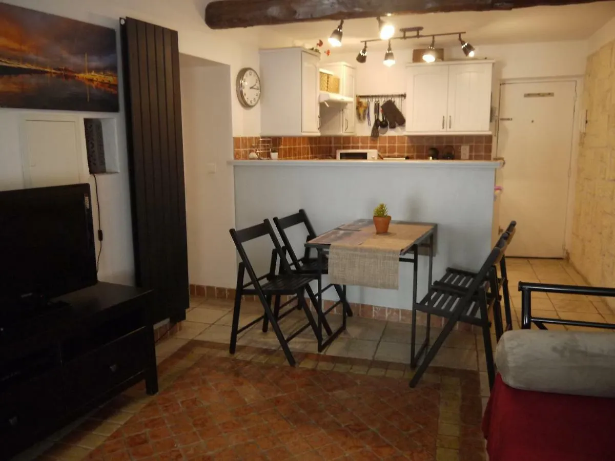 Vieille Ville 1 - Luca'S Apartment, 1 Bedroom, Max 2 Adults And 2 Kids Antibes